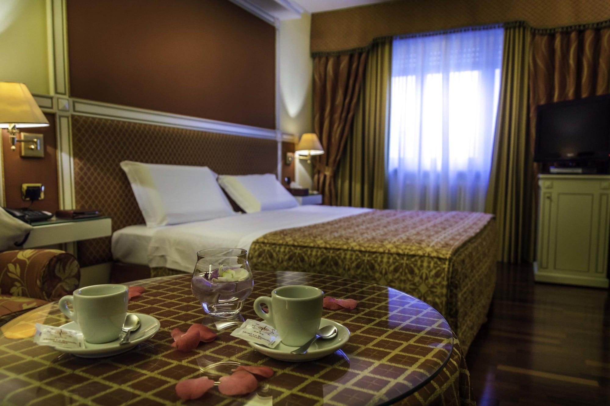 Hotel La Bussola Novara Luaran gambar