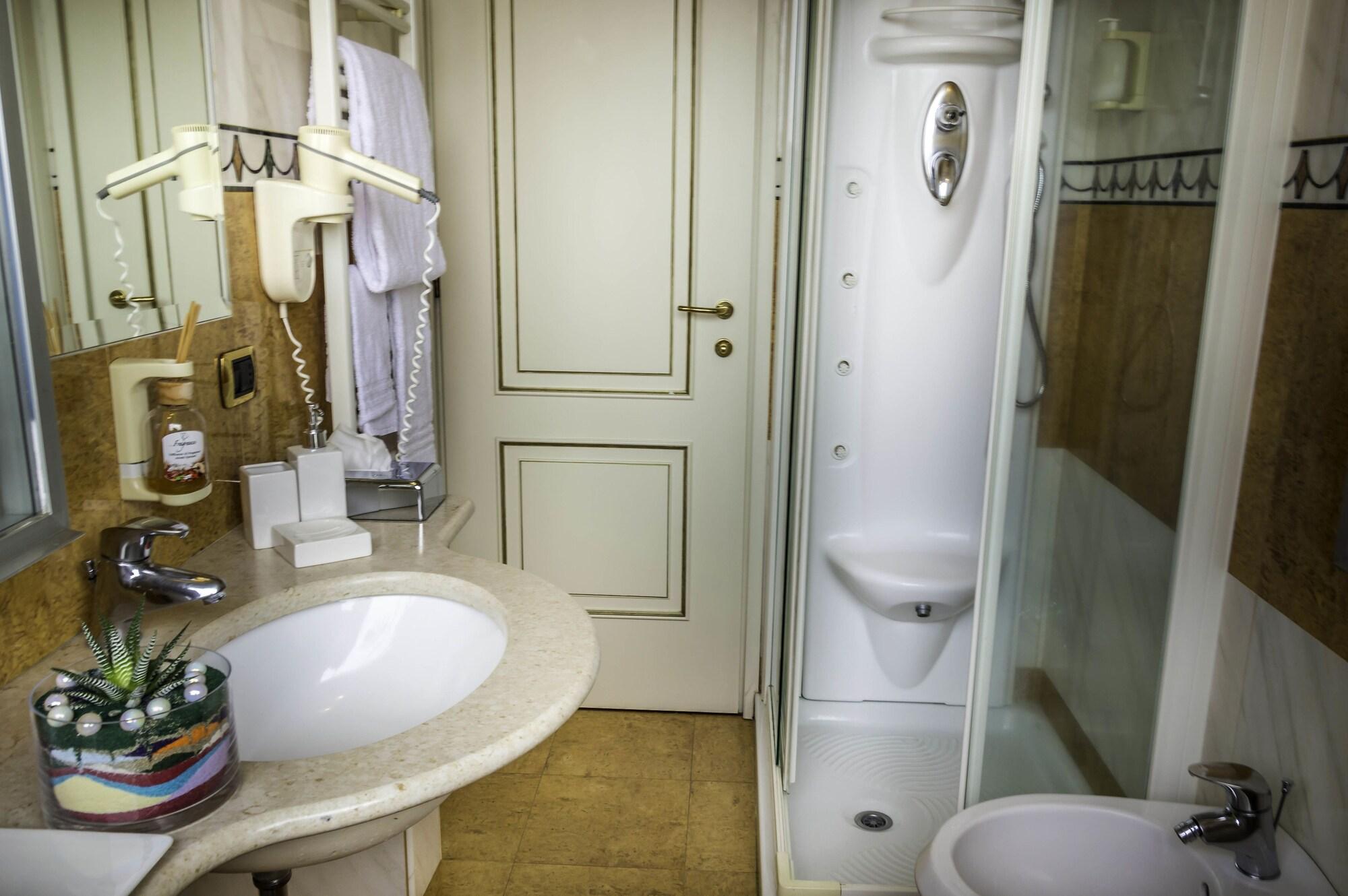 Hotel La Bussola Novara Luaran gambar