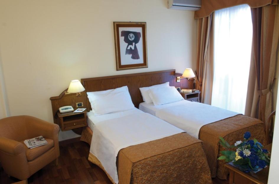 Hotel La Bussola Novara Luaran gambar