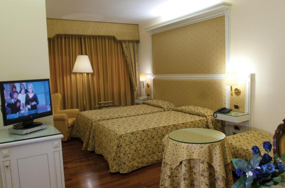 Hotel La Bussola Novara Luaran gambar