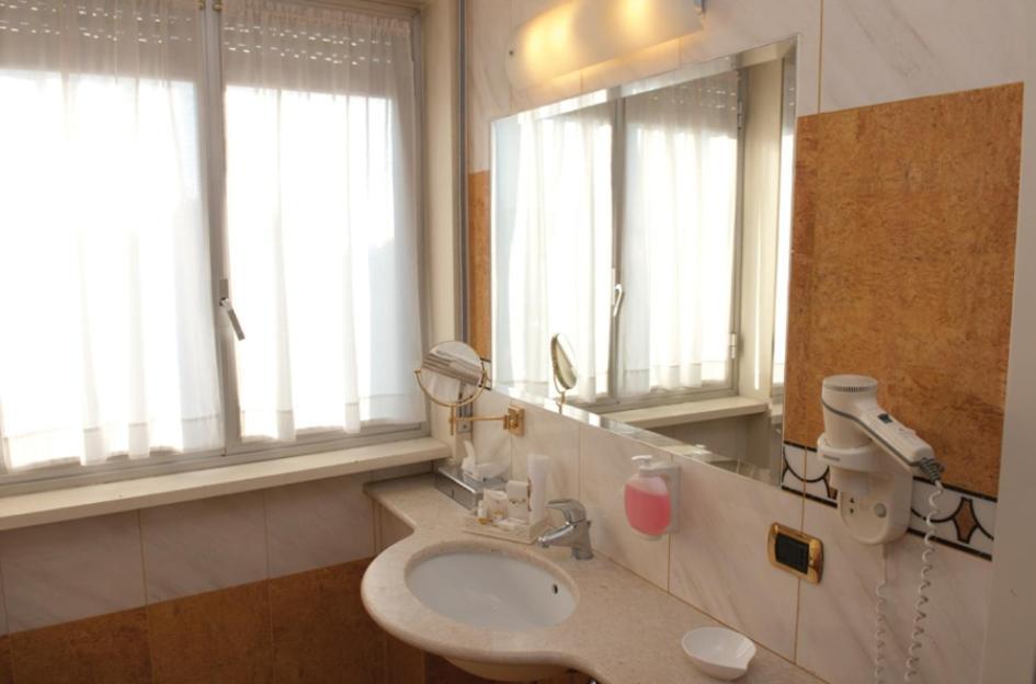 Hotel La Bussola Novara Luaran gambar
