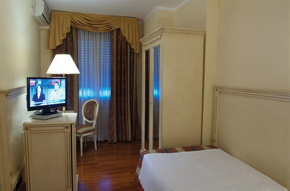 Hotel La Bussola Novara Luaran gambar