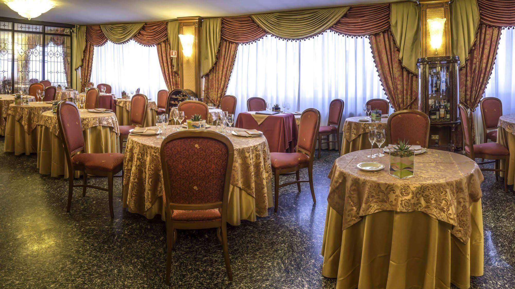Hotel La Bussola Novara Luaran gambar